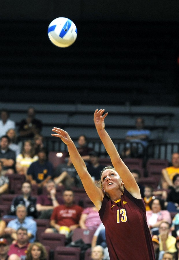 Gophers remain perfect in Big Ten