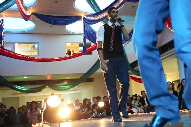 Senior Shazzad Juman sings “Yeh Pal” Saturday night in the Great Hall.