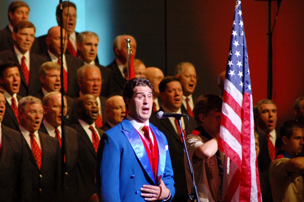 Former Gopher tight end Ben Utecht leads the Mormon Tabernacle Choir in God Bless America June 18, 2009 at the Riverbend Music Center in Cincinnati, Ohio.