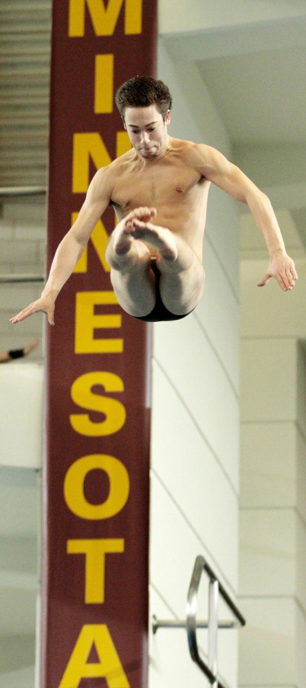 Mikey Ross doing a 5253B dive