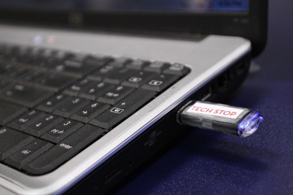 A flash drive loaded with diagnostic tools helps computer services and repair technicians at Coffmans Tech Stop to pinpoint problems on students computers.