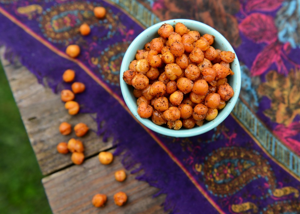 Roasted chickpeas are an affordable, easy and delicious snack. 