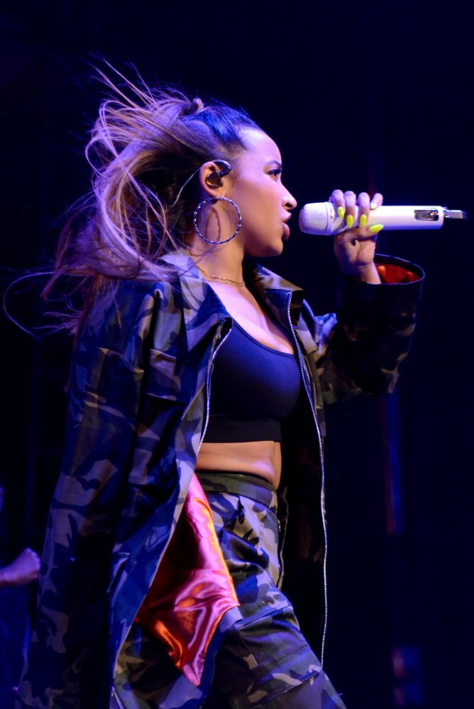 Tinashe performs during the 2017 homecoming concert at TCF Bank Stadium on Friday, Oct. 20.