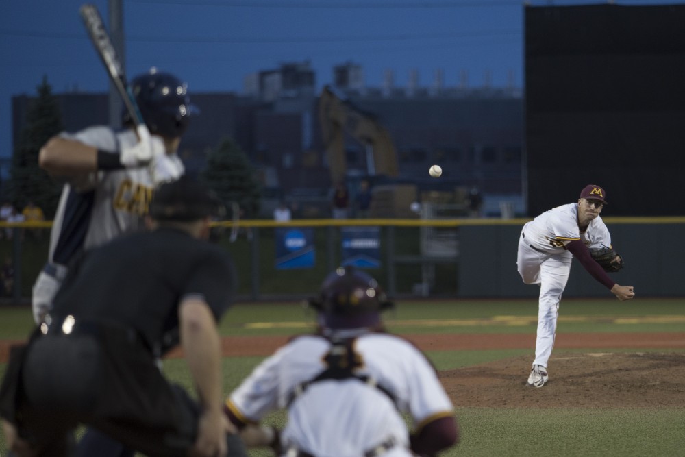 Reggie Meyer pitches to Canisius during the game on Friday, June 1, 2018 at Siebert Field. The Gophers won 10-1.