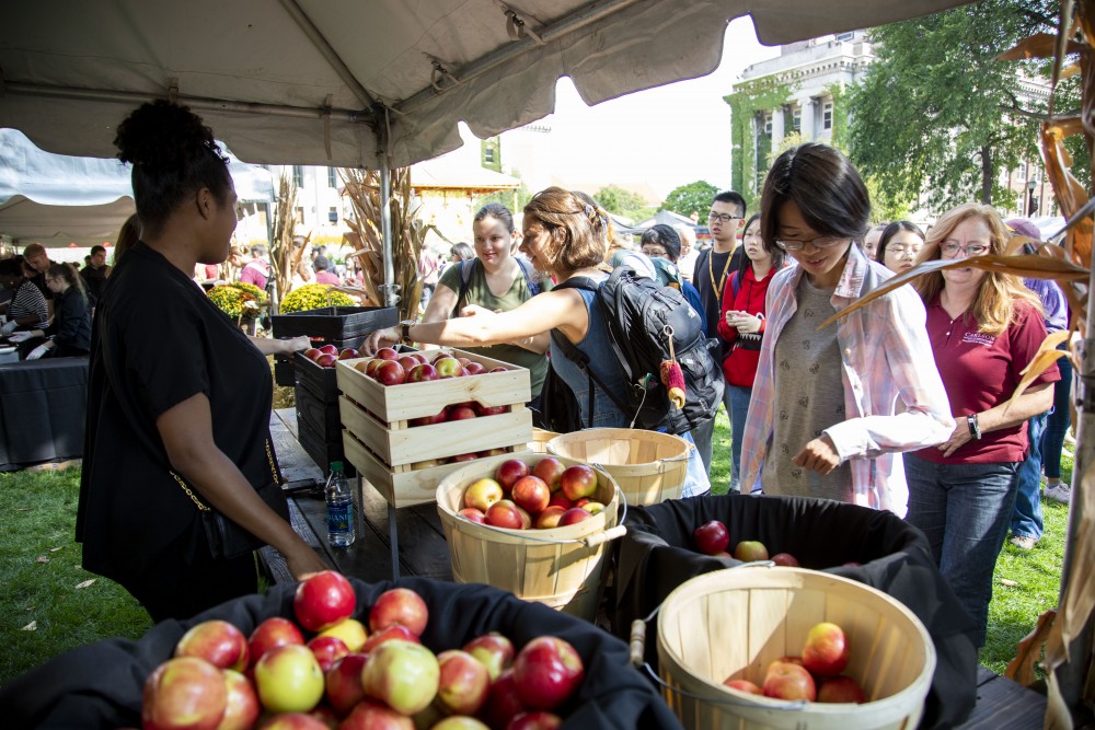 Apples grown at the University of Minnesota get handed out to students to help celebrate the inauguration of President Joan Gabel on Friday, Sept 20, 2019. (Jasmin Kemp / Minnesota Daily)