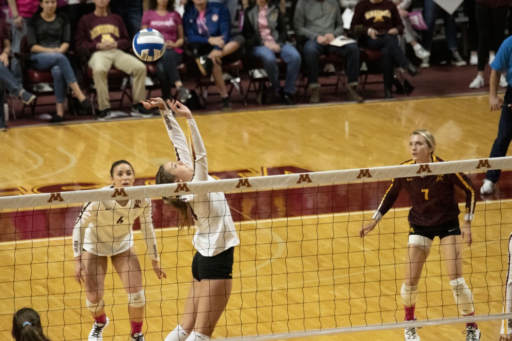 Defensive Specialist Rachel Kilkelly sets the ball at the Maturi Pavilion on Saturday, Oct. 19. The Gophers defeated Illinois three sets to one. 