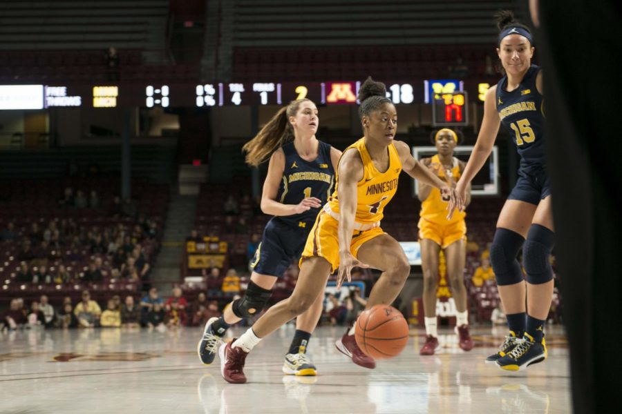 Gophers+Forward+Jasmine+Powell+approaches+defenders+in+Williams+Arena+on+Sunday%2C+Feb.+10.+The+Gophers+suffered+a+defeat+against+Michigan+52-77.