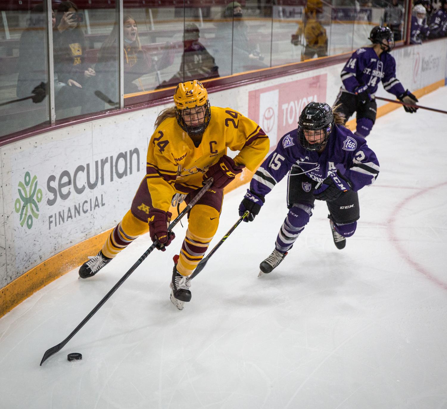 No. 1 Gophers sweep St. Thomas for the second straight weekend, advance