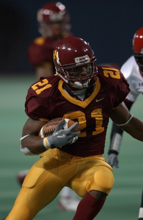 Marion Barber played for the Gopher football team from 2001-04.
