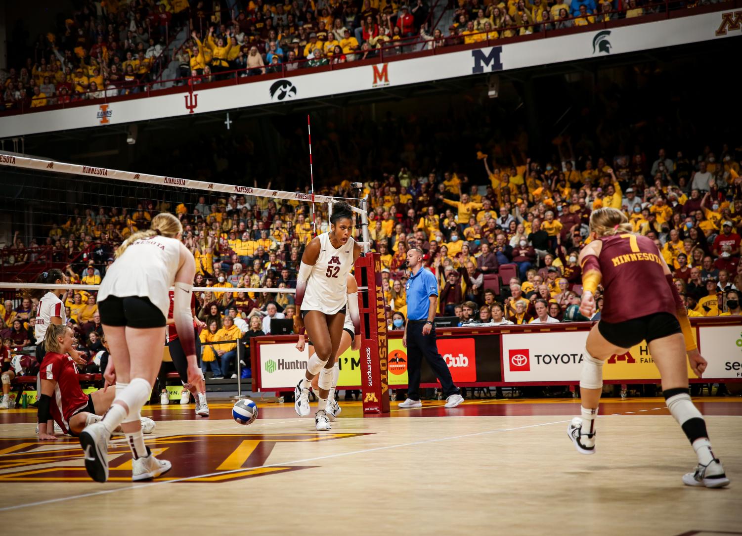 Gophers volleyball advances to Sweet 16 in NCAA tournament The