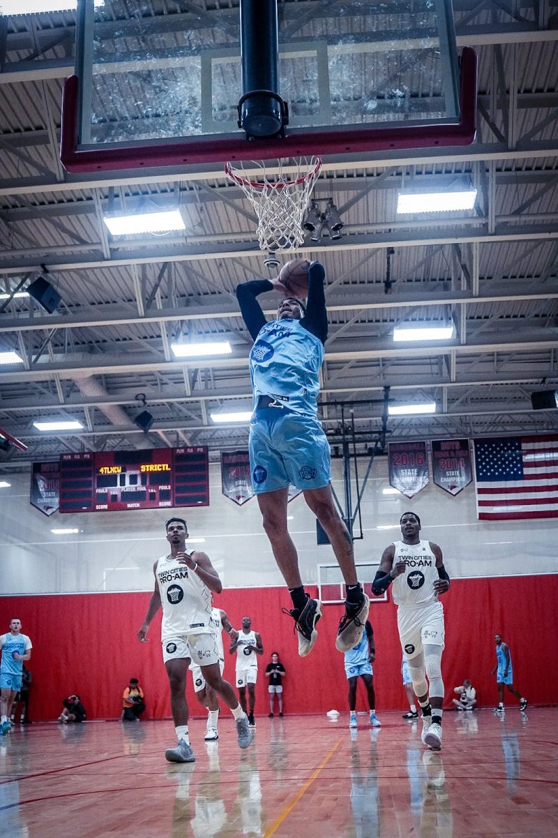 Sean Sutherlin going in for a dunk at the Twin Cities Pro-Am Tournament.