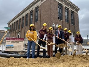 Interim President Jeff Ettinger kicks off the construction of Fraser Hall with the help of UMN Chemistry students on Tuesday, Sept. 26.