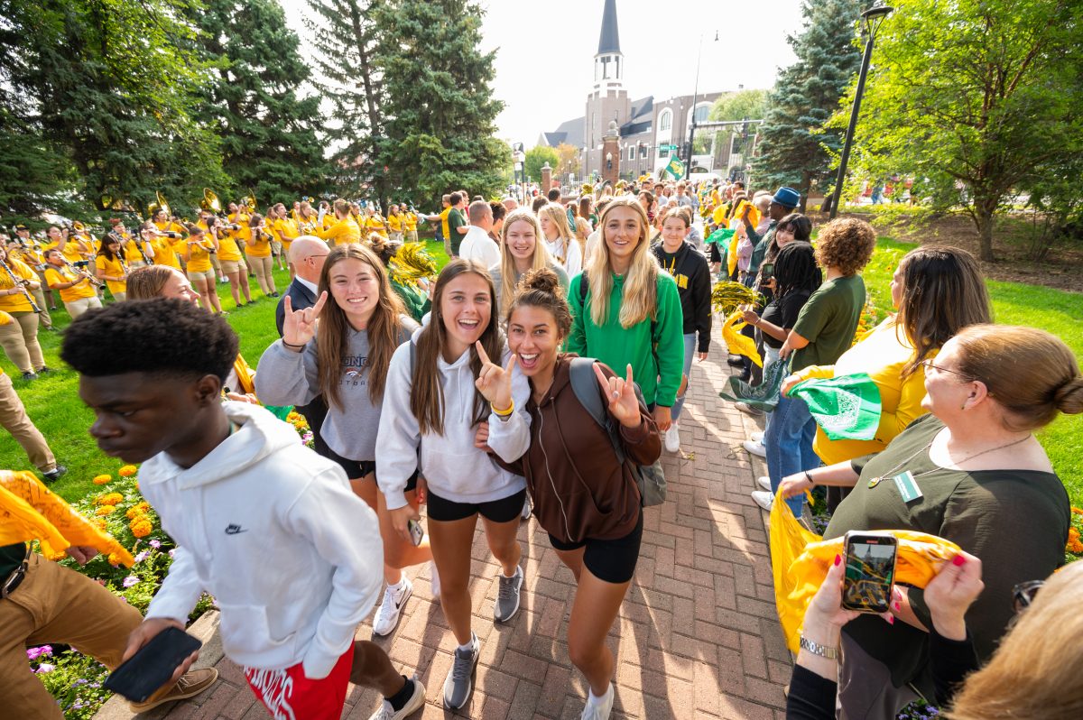 New+North+Dakota+State+University+%28NDSU%29+students+are+welcomed+through+the+front+gates.