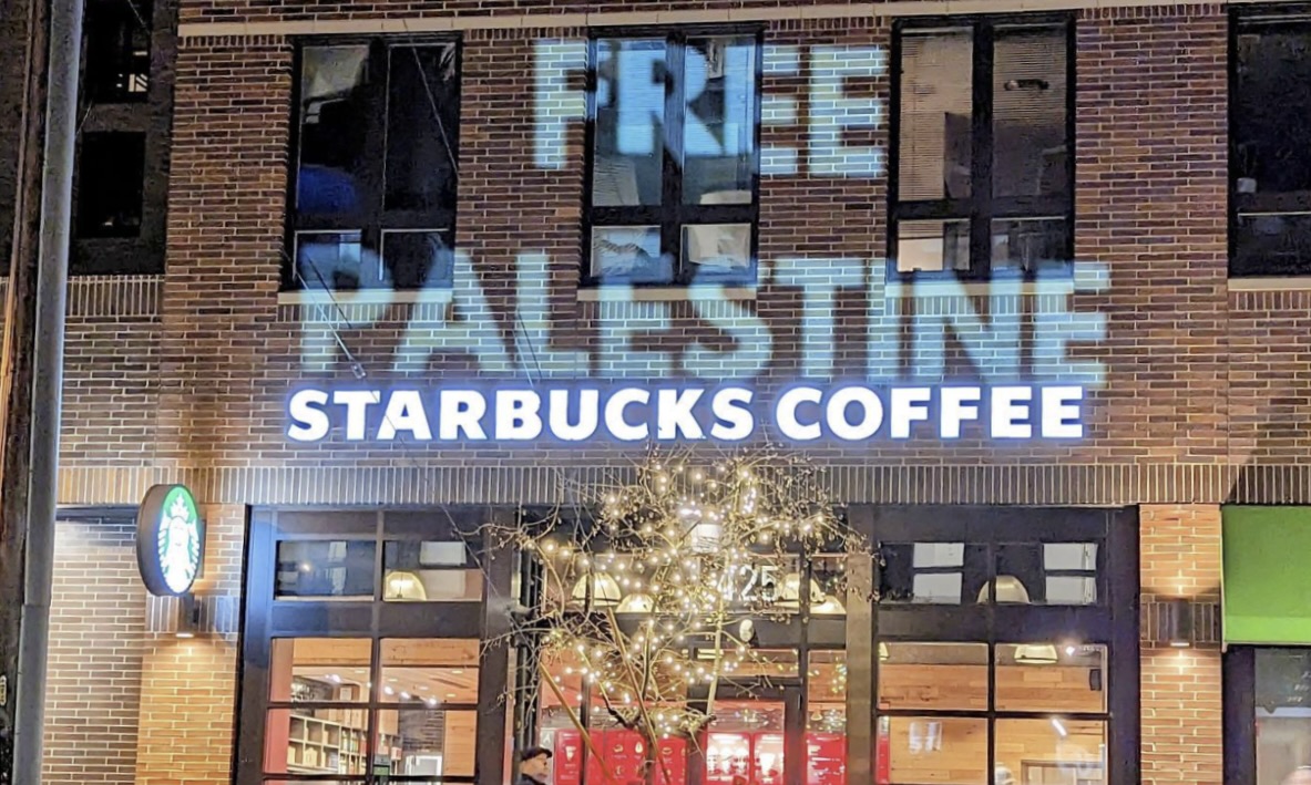 Students+for+a+Democratic+Society+%28SDS%29+projected+%E2%80%9CFree+Palestine%E2%80%9D+in+front+of+the+Dinkytown+Starbucks+on+Nov.+15.
