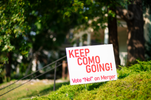 Signs reading “Keep Como Going” encourage Southeast Como residents to vote against the East Bank Neighborhood Association merger.